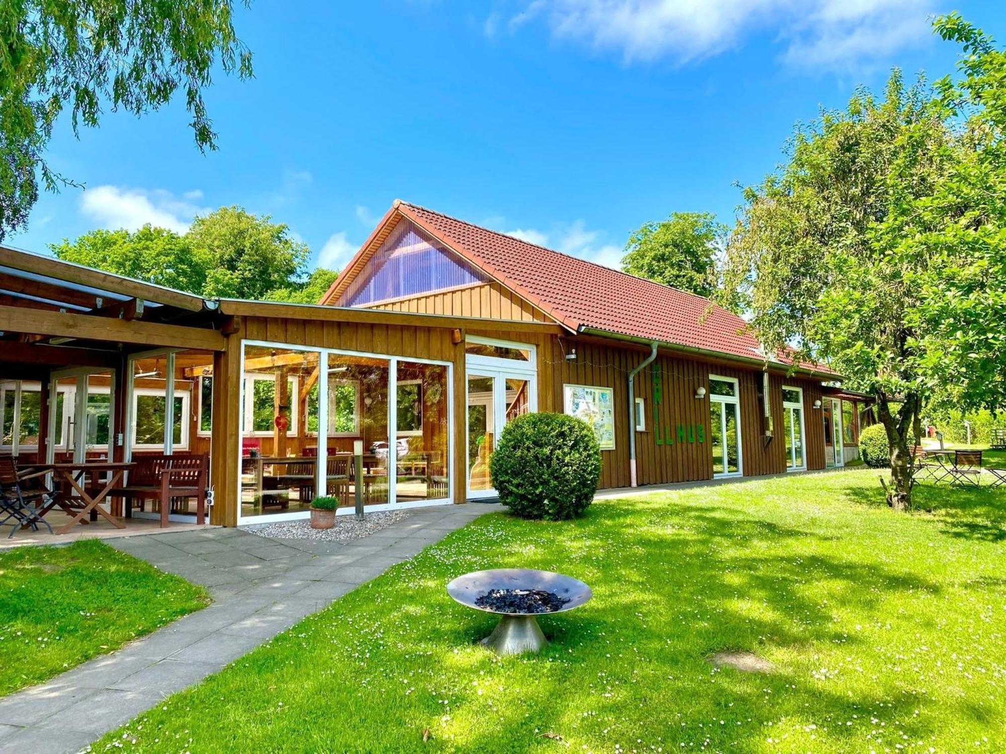 Wellnesshaus Blumenwiese Auf Dem Ostsee Ferienhof Mit Sauna-Whirlwanne Schwienkuhl 外观 照片