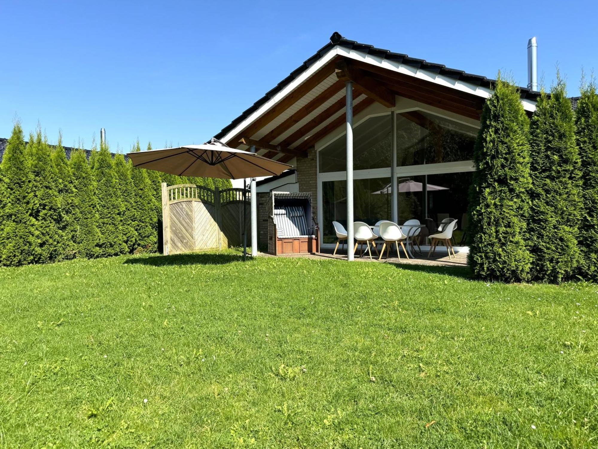 Wellnesshaus Blumenwiese Auf Dem Ostsee Ferienhof Mit Sauna-Whirlwanne Schwienkuhl 外观 照片