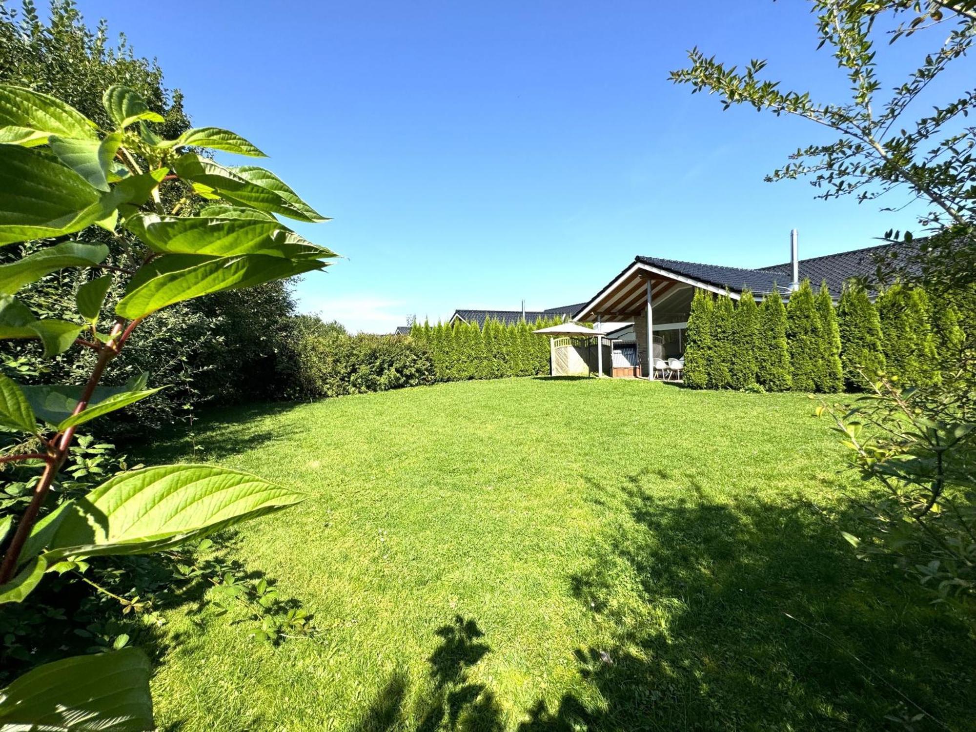 Wellnesshaus Blumenwiese Auf Dem Ostsee Ferienhof Mit Sauna-Whirlwanne Schwienkuhl 外观 照片